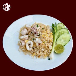 ข้าวผัดปลาหมึก