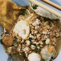 เกาเหลาลูกชิ้นรวมมิตรต้มยำ