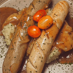 DUO SAUSAGE PLATTER WITH MASHED POTATO
