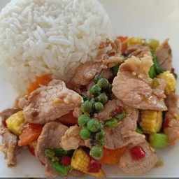 ผัดขี้เมา ราดข้าว