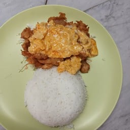 ข้าวไก่ทอดเนื้อทอง