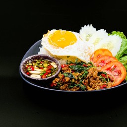 ข้าวกระเพราหมูสับ ไข่ดาว