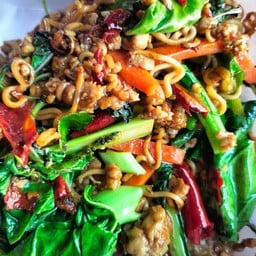 มาม่าผัดขี้เมาหมู