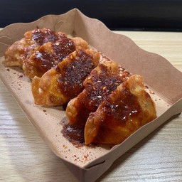 เกี๊ยวซ่า ทอดกรอบ ซอสหม่าล่า