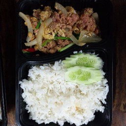 ข้าวราดเเหนมผัดไข่