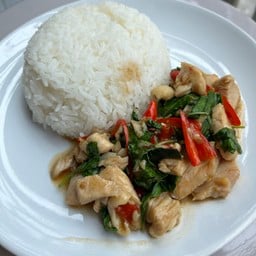 กะเพราไก่ราดข้าว