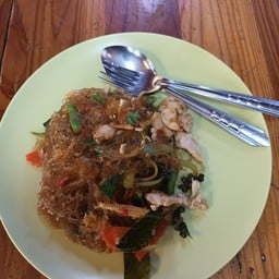 วุ้นเส้นผัดขี้เมาไก่