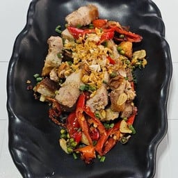 ข้าวราดคั่วเกลือหมูกรอบซอสหม่าล่าแซบๆ