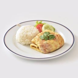 ข้าวกับไข่ยัดไส้หมูสับ