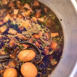 ข้าวราดไข่พะโล้