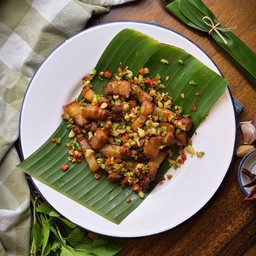 ทอดหมูสามชั้นคั่วพริกเกลือ