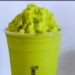 ชาเขียวมัทฉะปั่นใส่มะพร้าวและชาไทยปั่นใส่มะพร้าว