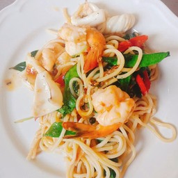 สปาเก็ตตี้ขี้เมาทะเลสูตรเตาถ่านหอมๆต้องลอง