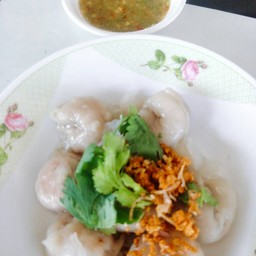 เกี๊ยวปลาลวกจิ้ม