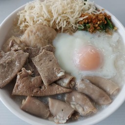 โจ๊กหมู ตับ ไส้ ไข่ไก่