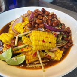 ยำมะม่วงปลากรอบข้าวโพด