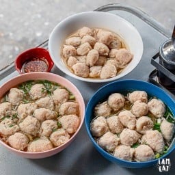 ครัวเฮงเฮงเตี๋ยวกากหมู เตี๋ยวหมูเด้ง&มันฝรั่งทอดกรอบ หมู่บ้านวังสำราญ ศรีมหาโพธิ