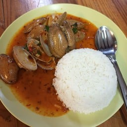 ข้าวราดผัดหอยลายพริกเผา