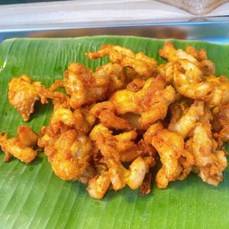 ข้าวไก่ทอดกระเทียมพริกขี้หนู