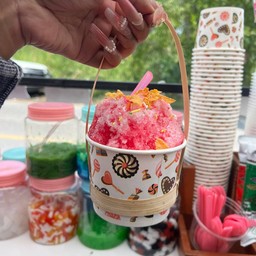 ร้าน yellow box bar