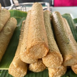 เพชร ลูกชิ้นปลา ตลาดพิบูลย์วิทย์