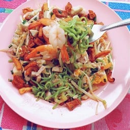 ผัดไทยกุ้งสดเส้นหมี่หยก