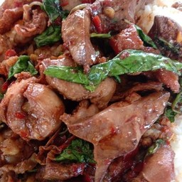 กระเพาเครื่องในไก่