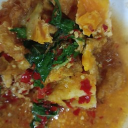 กะเพรา  ไข่ดาว  ราดข้าว