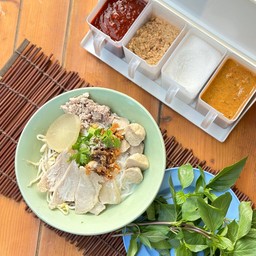 ก๋วยเตี๋ยวหมูสด 75.-