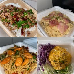 สปาเก็ตตี้ ข้าวไข่ข้น กระเพรา หมูพริกไทยดำ by Wealthy house