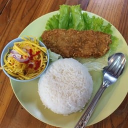 ข้าวปลาทอดยำมะม่วง