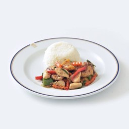 ข้าวกับปลาผัดพริกไทยดำและสมุนไพร