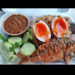 ข้าวคลุกน้ำพริกพี่น้อง