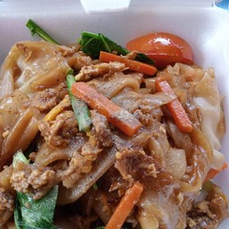 ผัดซีอิ๊วหมูเส้นใหญ่