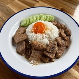 เนื้อกระเทียมไข่ดอง