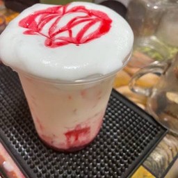 นมสดสตอเบอรี่