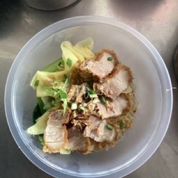 บะหมี่เกี๊ยวหมูกรอบ