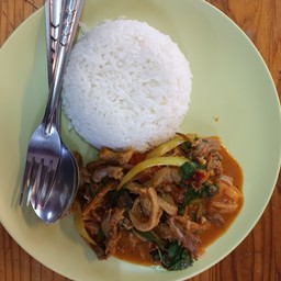 ข้าวผัดเผ็ดเป็ดย่าง