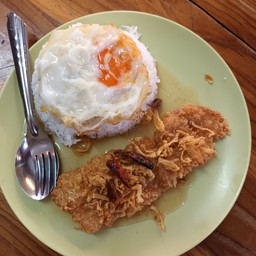 ข้าวปลาทอดซอสมะขาม