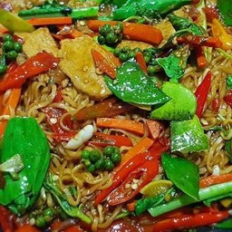 ผัดมาม่าขี้เมาไก่