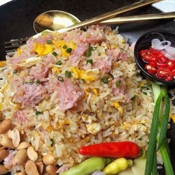 ข้าวผัดแหนมพริกขี้หนู