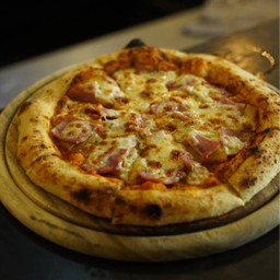 Amaticiana pizza