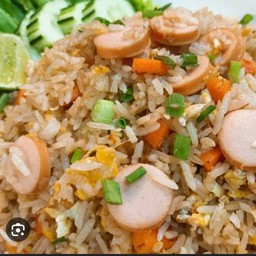 ข้าวผัดไส้กรอก