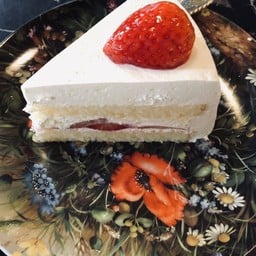 STRAWBERRY SHORT CAKE