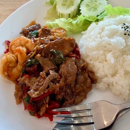 ข้าวกระเพราเนื้อวากิวกุ้ง