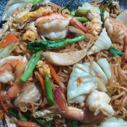 มาม่าผัดรวมมิตรทะเล