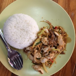 ข้าวไก่ผัดขิง