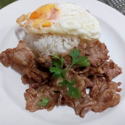 ข้าวหมูกระเทียม