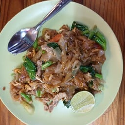 เส้นใหญ่ผัดซีอิ๊ว(เลือกเนื้อสัตว์)