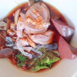 เส้นแก้วก๋วยเตี๋ยวเป็ดพะโล้